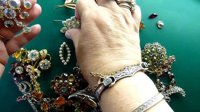 93 Лот купила давно и только сейчас нашлось время показать украшения.