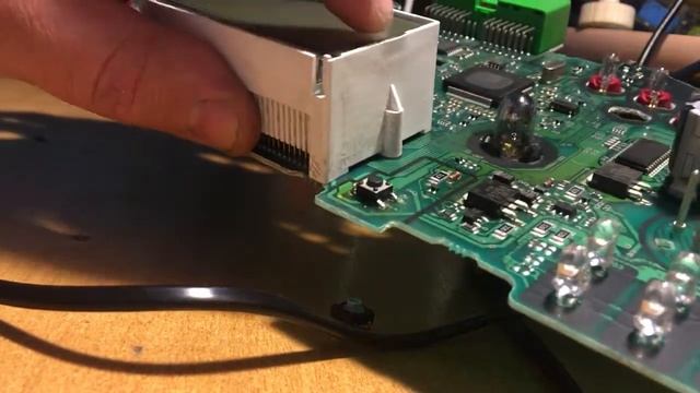 Замена кнопки одометра - Suabru Forester SG - Odometer Button Replacement
