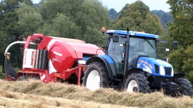 Welger RP245 Profi and New Holland tractor baling silage 2014 смотреть онлайн