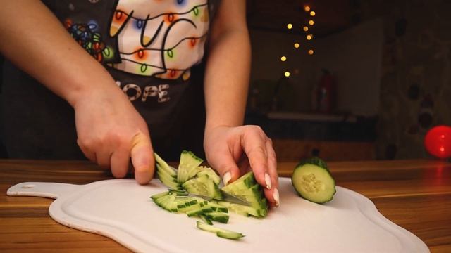 Восхитительный НОВОГОДНИЙ САЛАТ ! Салат с кальмарами ! Вкусный и красивый праздничный салат! смотреть онлайн