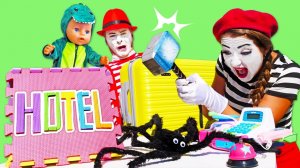 Куклы БЕБИ БОН заселились в ужасный отель? Весёлые игры для девочек Дочки Матери с Baby Born