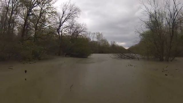 На мотовесле SPS по корягам и кустам смотреть онлайн