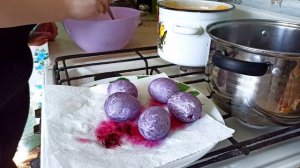 Крашу яйца  с каркаде и куркумой , получается 3 цвета из 2 натуральных красителей. Мой эксперимент