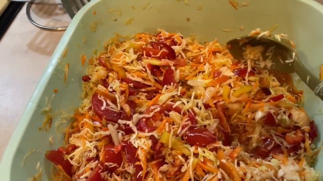 БОМБИЧЕЧКИЙ ОВОЩНОЙ САЛАТ УЙДЁТ ДО ЗИМЫ, ДЕЛАЮ ВСЕГДА МНОГО! смотреть онлайн