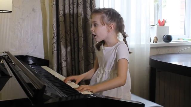 Виктория Старикова-Белые ангелы.6 лет(cover) смотреть онлайн