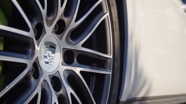 White Panamera Turbo S E Hybrid Sport Turismo Drive and Design 2 2 2 смотреть онлайн