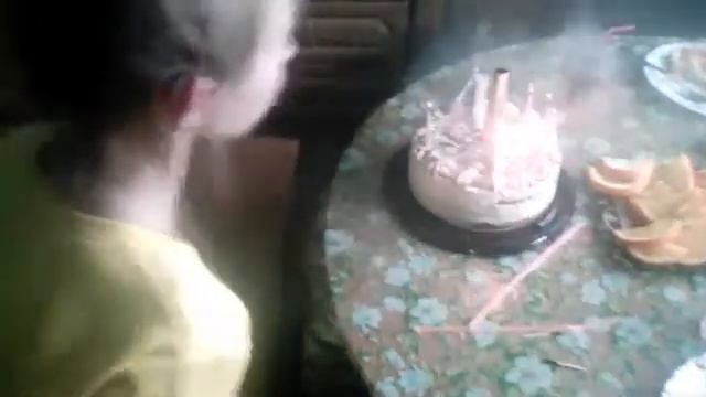 Задуваю свечи!!!День рождения!!! смотреть онлайн