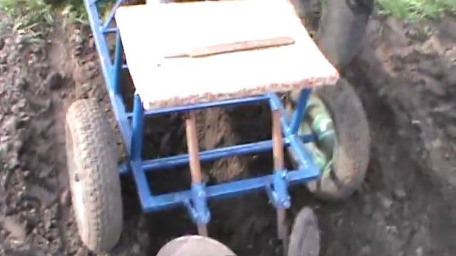 Посадка картофеля самодельной сажалкой 2 смотреть онлайн