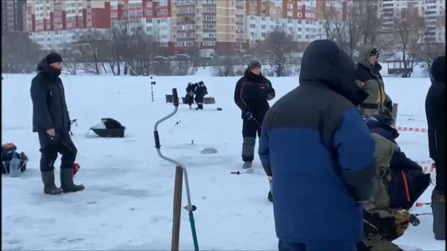 На запуске лучше клюет на пассивные снасти! Клевое место, Юдино смотреть онлайн