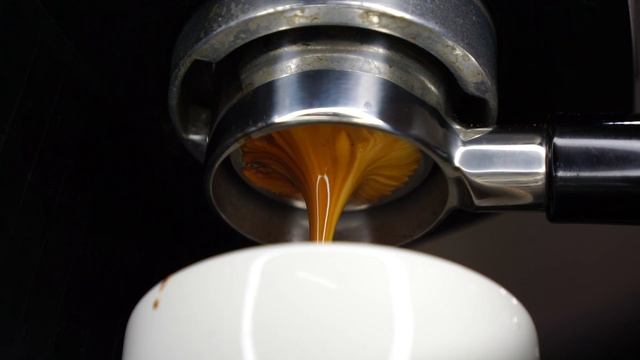 Delonghi EC 155 with bottomless portafilter смотреть онлайн