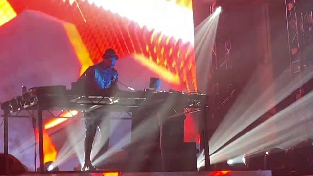 Don Diablo - ME! Remix (Taylor Swift) Vs Cutting Shapes (VIP?) - Unreleased ID - FOREVER Tour 2019 смотреть онлайн