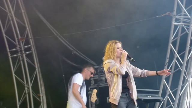 Laura Tesoro Te Wenduine 17-07-2016 (4) смотреть онлайн