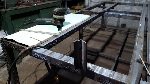 Как сварить вертикальный не прерывный шов. Вертикальный шов без отрыва.