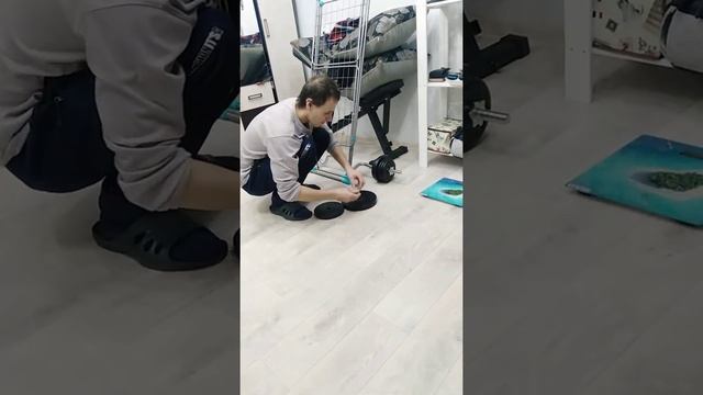 Оригинальный способ колоть грецкие орехи если нет орехокола под рукой смотреть онлайн