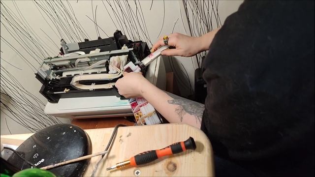 прокачиваю систему принтера Epson l120 series (танк) смотреть онлайн