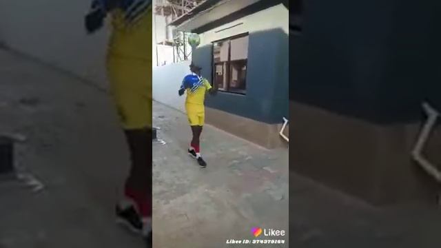 Tazama ilicho kifanya nyota mchezaji wa mpira inchine BURUNDI kwa jina la MAVUGO LODY anasema kuwa смотреть онлайн