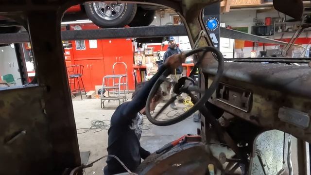 So satisfying, cleaning up a 1941 Ford COE Crew Cab, Military tow truck turned Bell Telephone truck смотреть онлайн