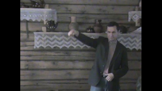 "ЧЬИ ТЕ РОЗОВЫЕ ПЕРЬЯ НА НЕБОСВОДЕ?.." Анатолий Пережогин читает свои стихи в Музее русского быта смотреть онлайн