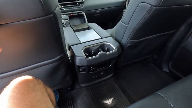 Новая Toyota Sequoia 2023. Обзор Тойота Секвойя за $60K смотреть онлайн