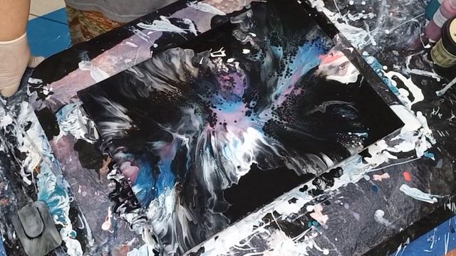 #88 Experiment: Pearl Dutch Pour on Black base смотреть онлайн
