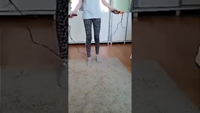 Как правильно прыгать на скакалке :D первое видео смотреть онлайн