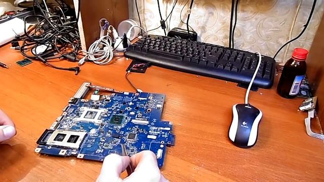 Не простой ремонт Lenovo. Включается на доли секунды смотреть онлайн