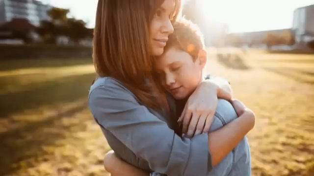ДОЧКИ БОГАТЫХ ИМ ВОСХИЩАЛИСЬ,А МАЛЬЧИКИ ЕГО БОЯЛИСЬ... смотреть онлайн
