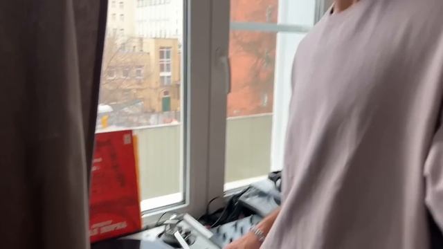 НОВАЯ КВАРТИРА И ДОЛГОЖДАННЫЕ КОСТЮМЫ смотреть онлайн