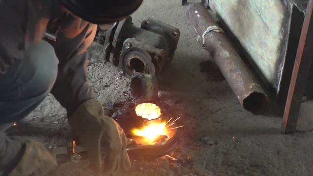 Сварка фланцев трансформатором! Замена металла Ф 100 мм, на полипропилен Ф 90 мм. смотреть онлайн