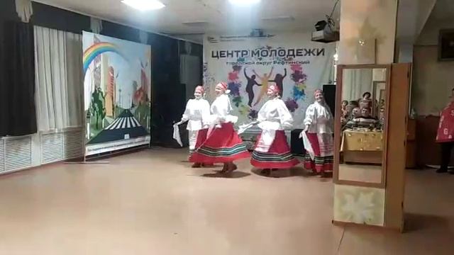 Танец "Я на печке молотила" гр.Полдень, рук.С.Бабушок., п.Рефтинский, Свердловская обл. смотреть онлайн