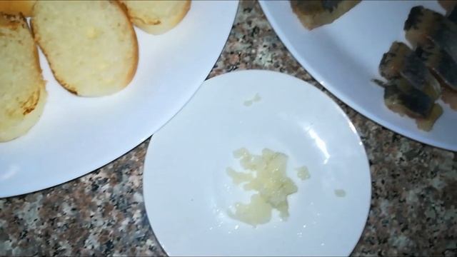 Закуска из селедки на хлебе   Отличная праздничная закуска для Новогоднего стола!