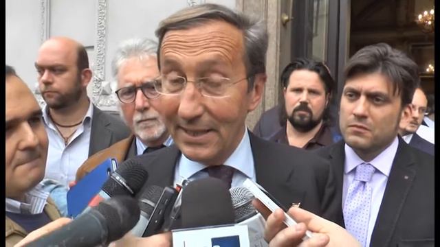 Napoli - Gianfranco Fini in città per sostenere Rivellini sindaco (19.04.16) смотреть онлайн