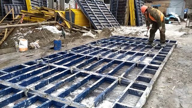 Монолитные работы. Сборка съемной щитовой опалубки. смотреть онлайн