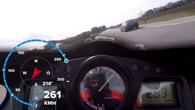 AMG E63s überholt von HONDA CBR1100XX SUPER BLACKBIRD смотреть онлайн