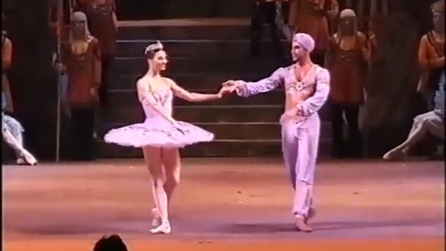Николай Цискаридзе. Grand pas из балета "Баядерка".2000 год. смотреть онлайн