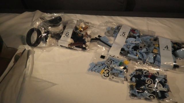 Unboxing Lego Creator Vespa 125 SET 10298 смотреть онлайн