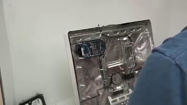 iMac G5 Repair - Power Supply Removal смотреть онлайн