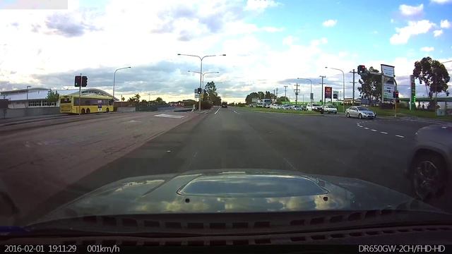 Subaru Forester XT Vs Jeep SRT 392 cubic inch смотреть онлайн