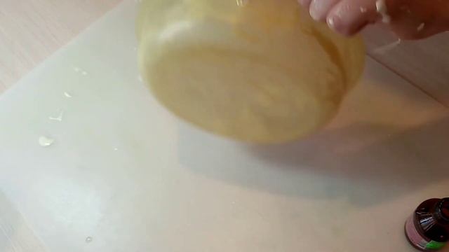 Проверяю слайм сделанный из клея момент столяр :) смотреть онлайн