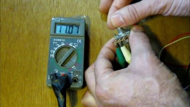 How To Measure Resistance With A Digital Ohm Meter смотреть онлайн