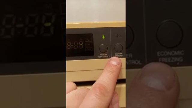 Холодильник Daewoo мигает индикатор настройки температуры. С чем это связано? смотреть онлайн