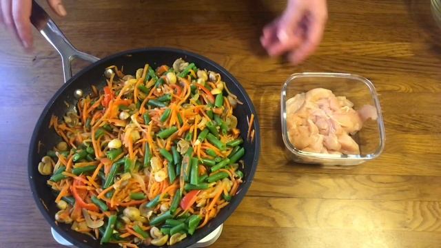 Как Вкусно и Быстро приготовить куриную грудку с овощами. Быстрый УЖИН без хлопот. Всего за 30 мину смотреть онлайн