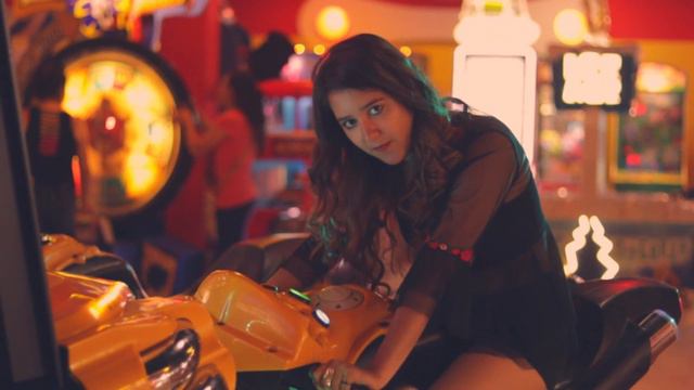 Greta Jaime - Computer Games (Official Music Video) смотреть онлайн