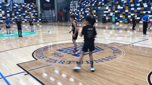 Youth Basketball Drills: Monkey in the Middle смотреть онлайн