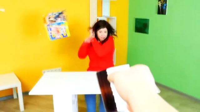 Как Напугать Подругу За 1 Минуту - Новые Пранки @TroomTroomRu смотреть онлайн