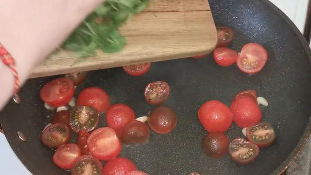 Тонкий и изысканный вид пасты " волосы ангела". Капеллини с томатами и фетой. 4 минуты и готово. смотреть онлайн