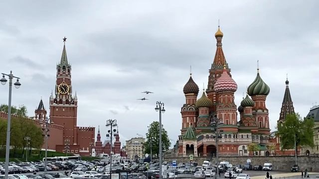 Авиация в День Победы смотреть онлайн
