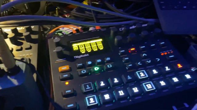 Sequential Prophet 10 disco type stuff смотреть онлайн