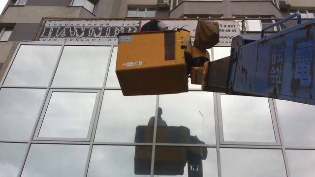 Аренда Автовышки АГП в Самаре для мойки фасадов. Моем Сбербанк. Аренда японской спецтехники. смотреть онлайн
