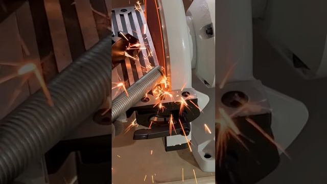 Резьбовые шпильки - режем нужную длину! смотреть онлайн